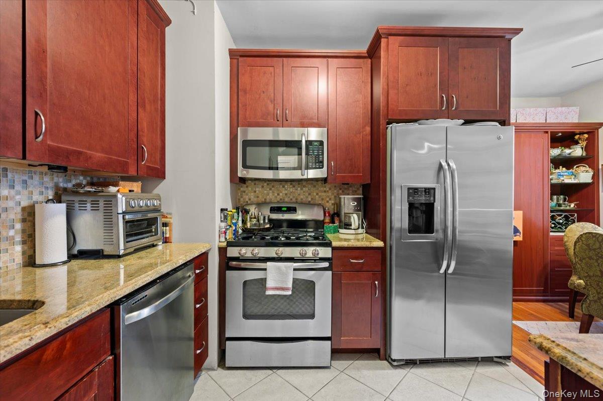 #17 photo, 2 Westchester Ave, White Plains , NY 10601