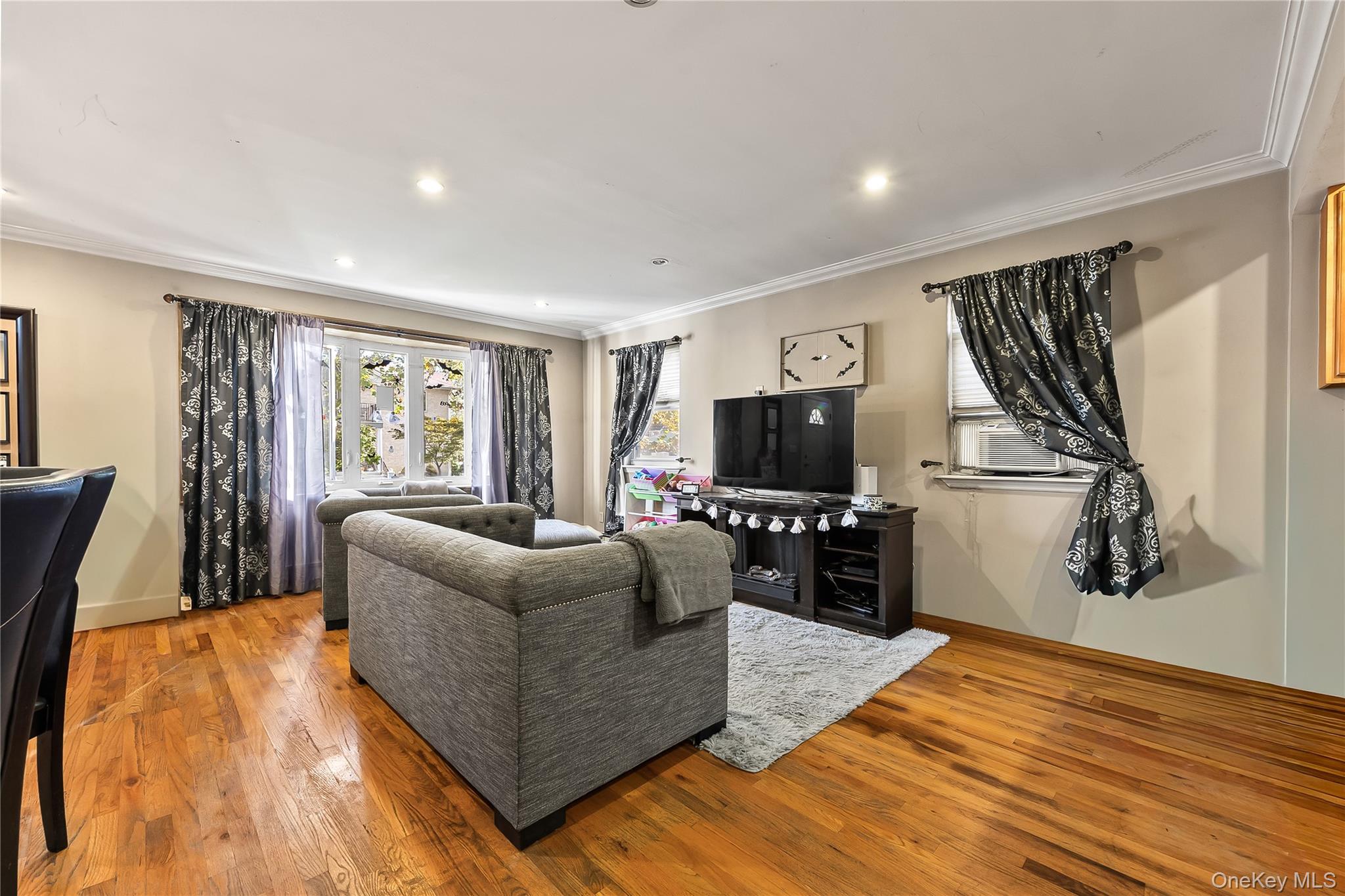 #4 photo, 5118 199th Street, Fresh Meadows , NY 11365