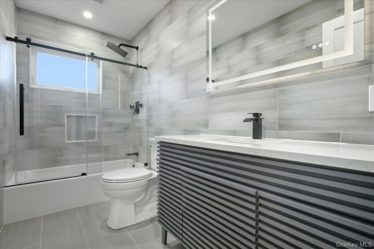 #13 photo, 3715 Regent lane, Wantagh , NY 11793