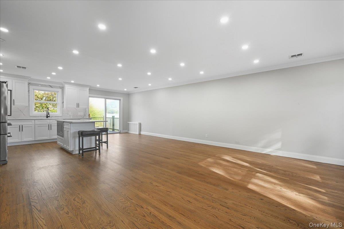 #4 photo, 3715 Regent lane, Wantagh , NY 11793