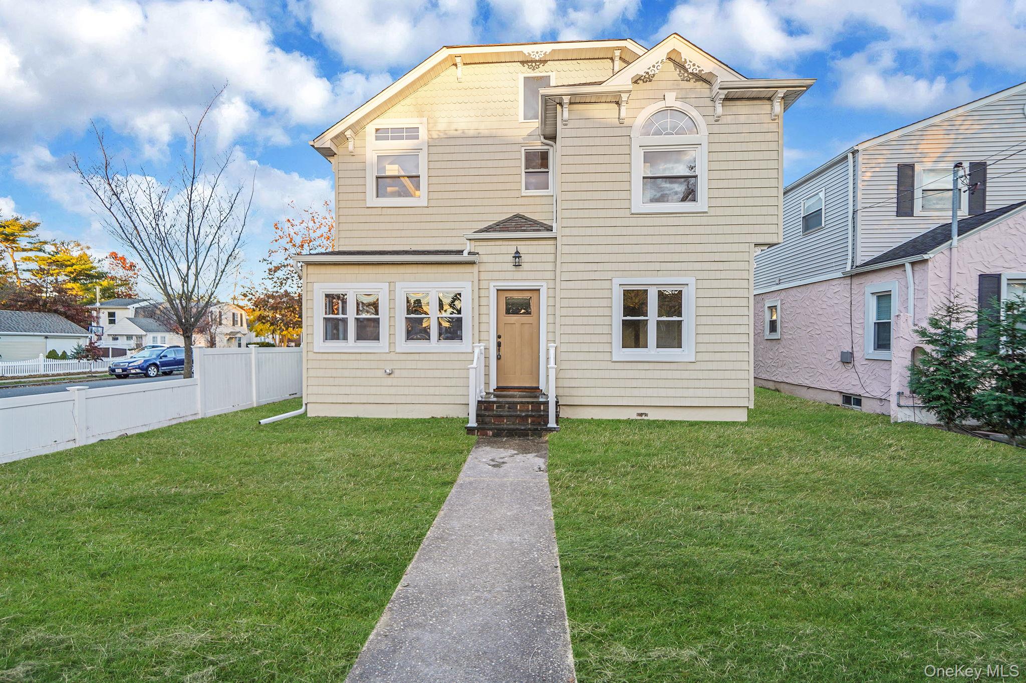 #1 photo, 1991 Oakland Avenue, Wantagh , NY 11793