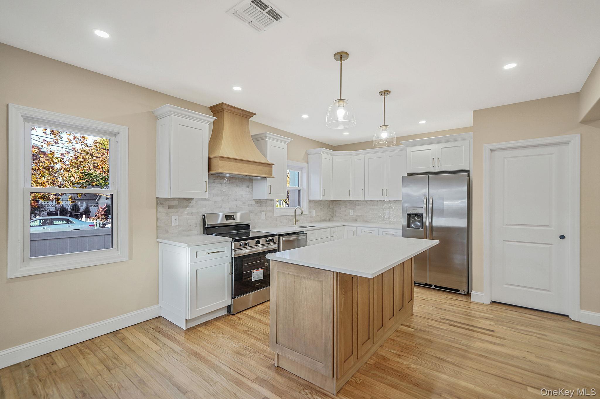 #13 photo, 1991 Oakland Avenue, Wantagh , NY 11793