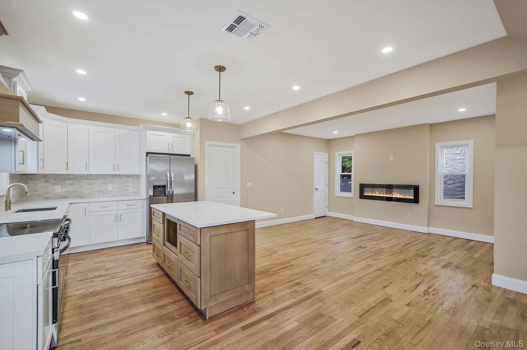 #14 photo, 1991 Oakland Avenue, Wantagh , NY 11793