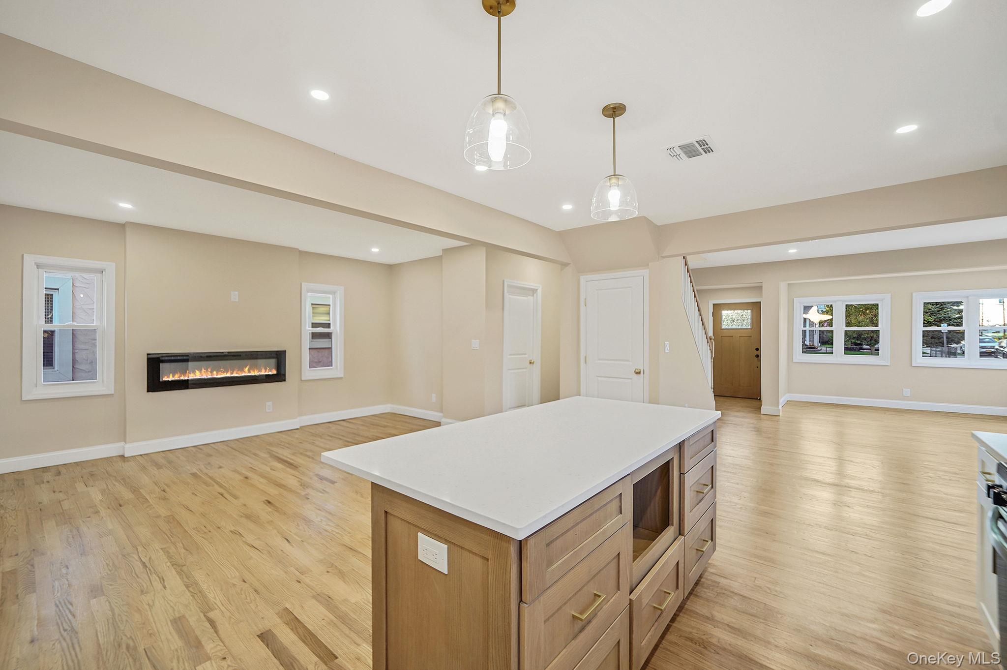 #15 photo, 1991 Oakland Avenue, Wantagh , NY 11793