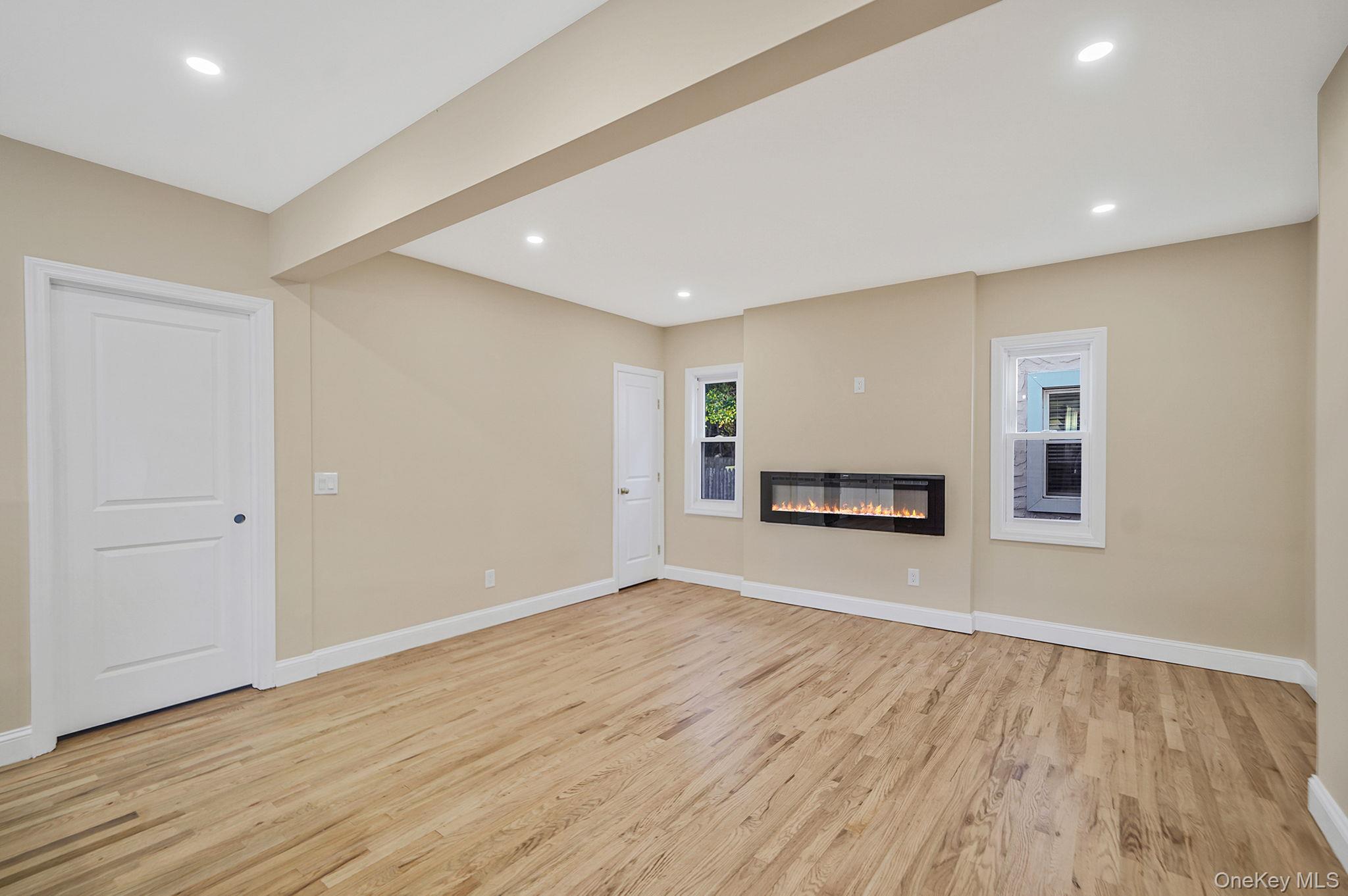 #17 photo, 1991 Oakland Avenue, Wantagh , NY 11793