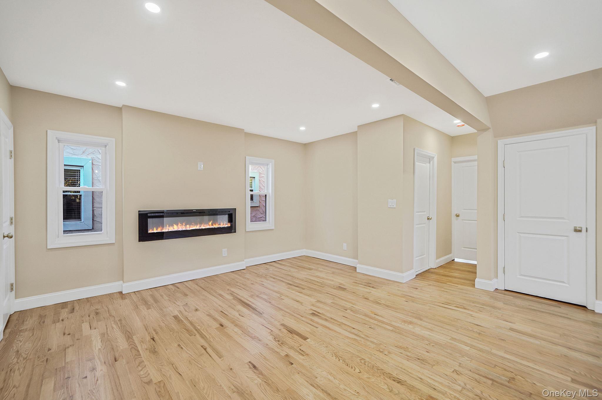 #18 photo, 1991 Oakland Avenue, Wantagh , NY 11793