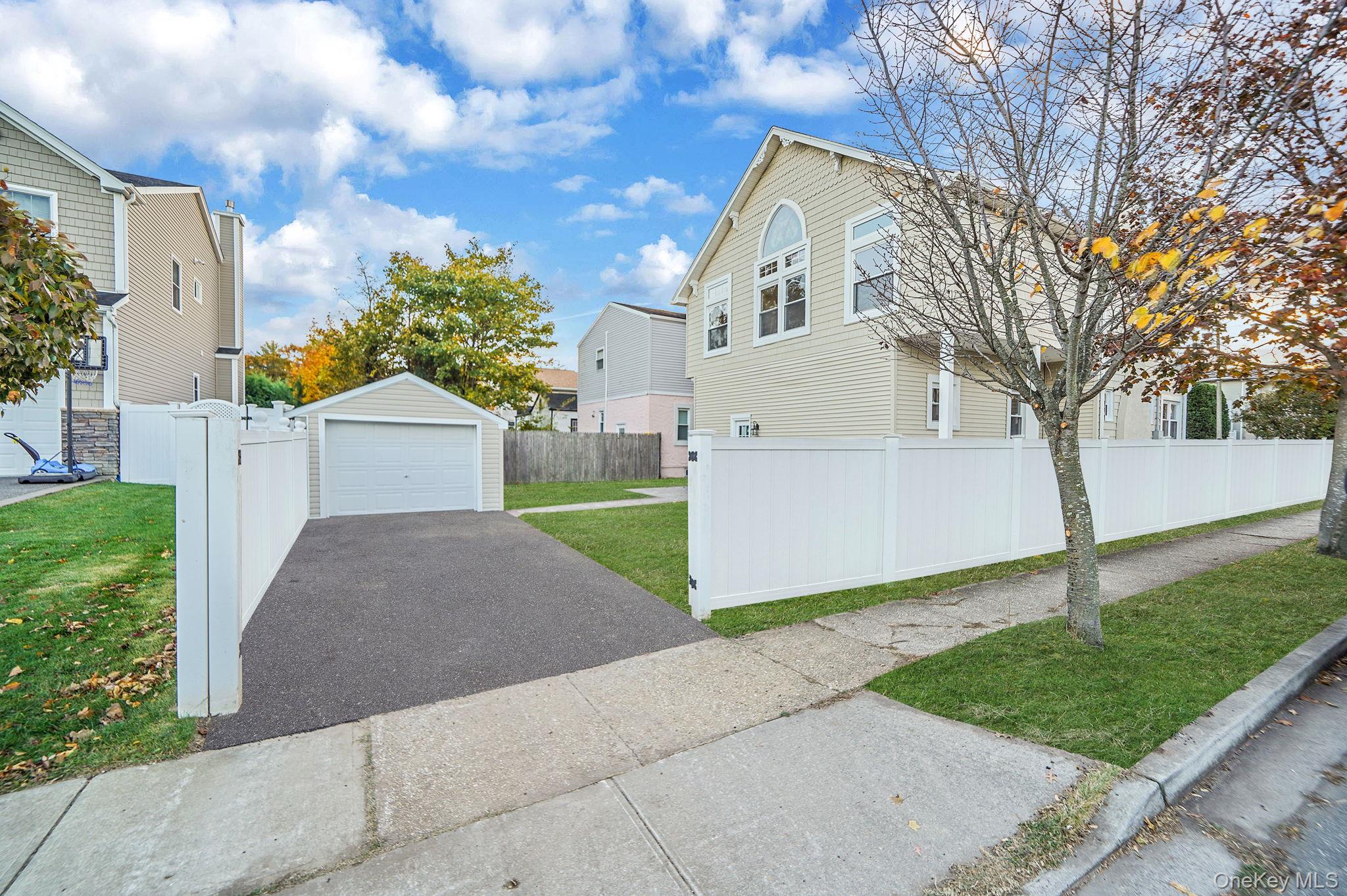 #4 photo, 1991 Oakland Avenue, Wantagh , NY 11793