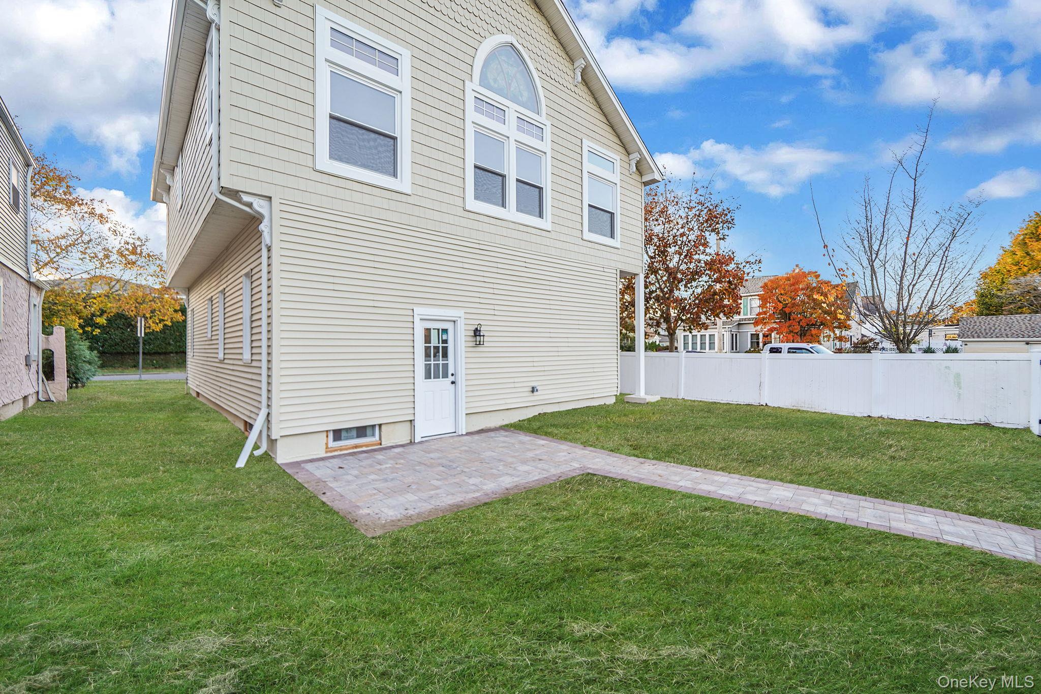 #6 photo, 1991 Oakland Avenue, Wantagh , NY 11793