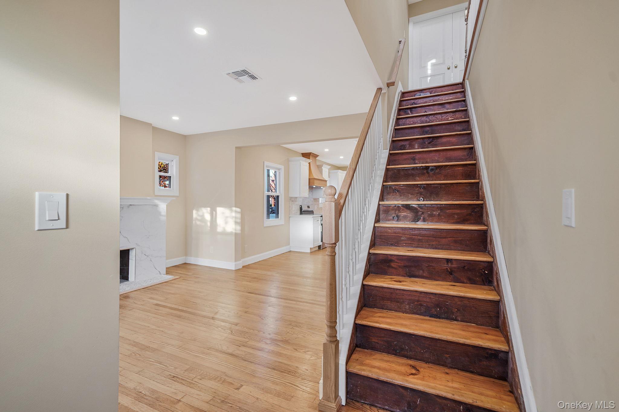 #8 photo, 1991 Oakland Avenue, Wantagh , NY 11793