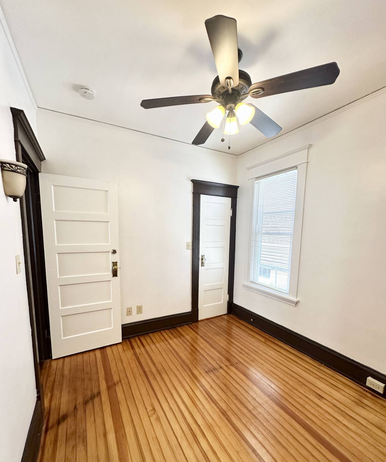 #12 photo, 423 Hamilton St, #Floor 1, Albany , NY 12203