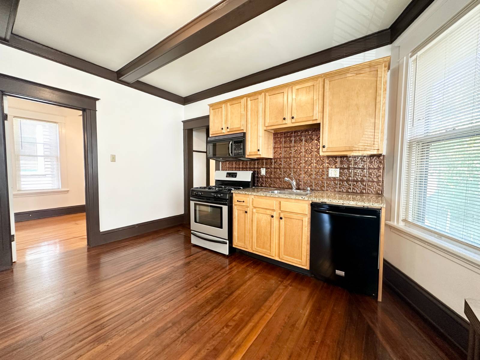 #3 photo, 423 Hamilton St, #Floor 1, Albany , NY 12203