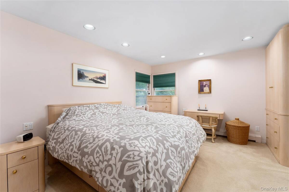 #10 photo, 9 Eaton Road, Syosset , NY 11791