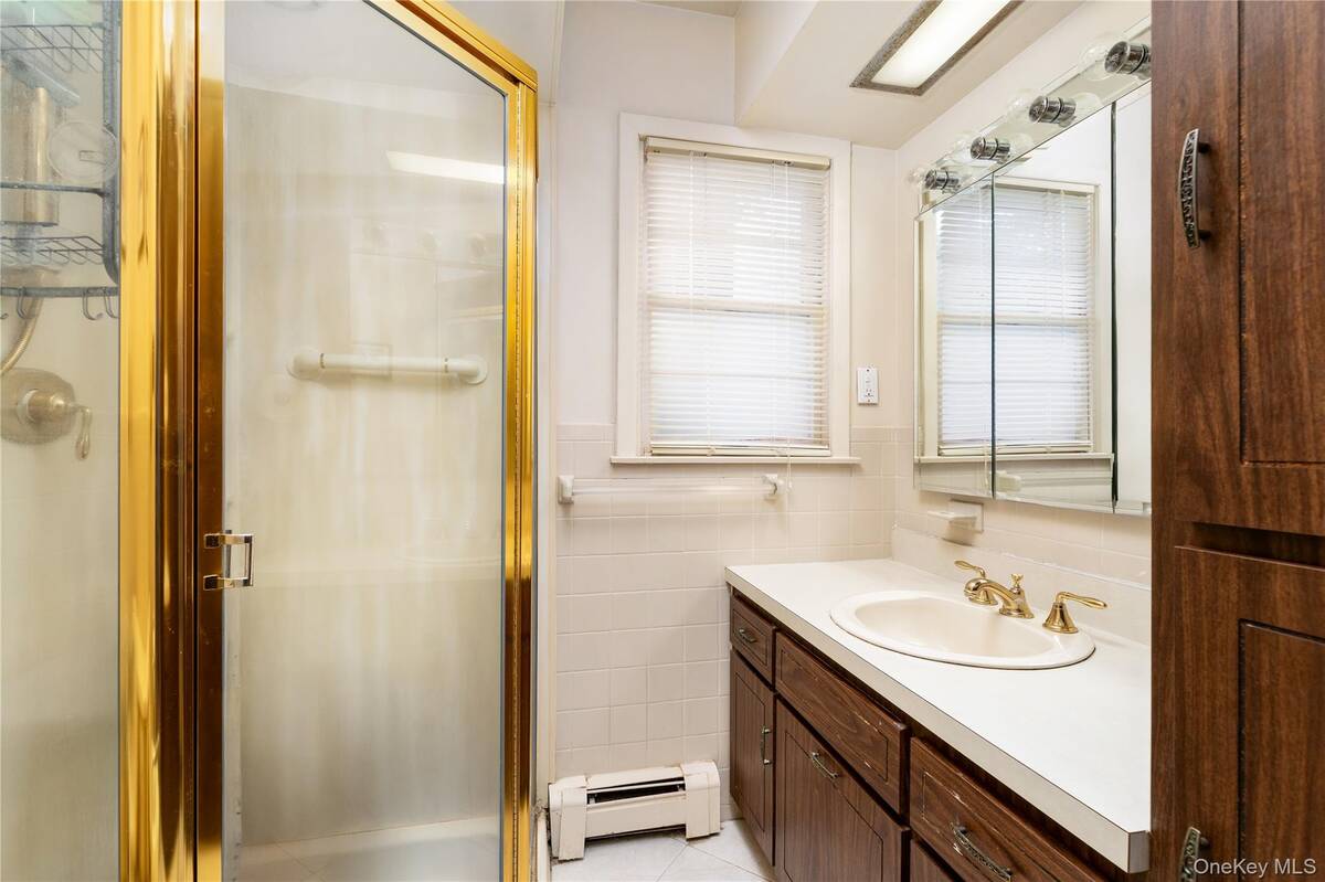 #11 photo, 9 Eaton Road, Syosset , NY 11791