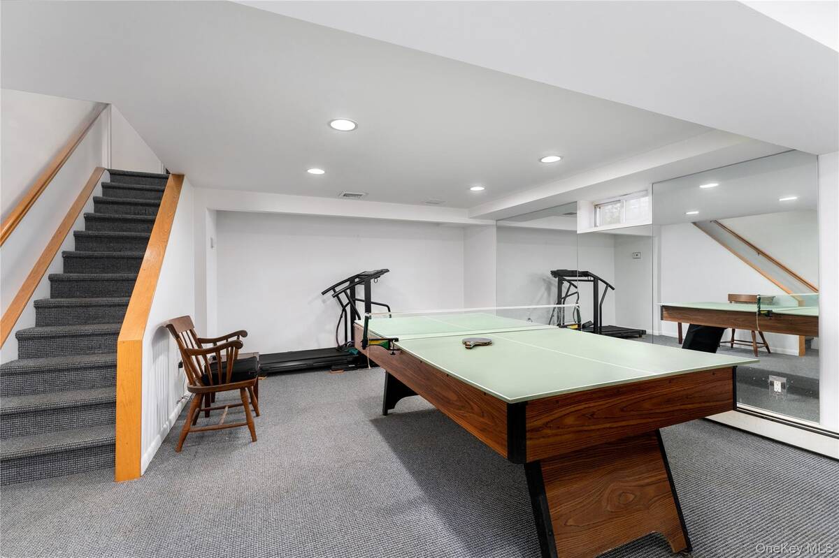 #20 photo, 9 Eaton Road, Syosset , NY 11791