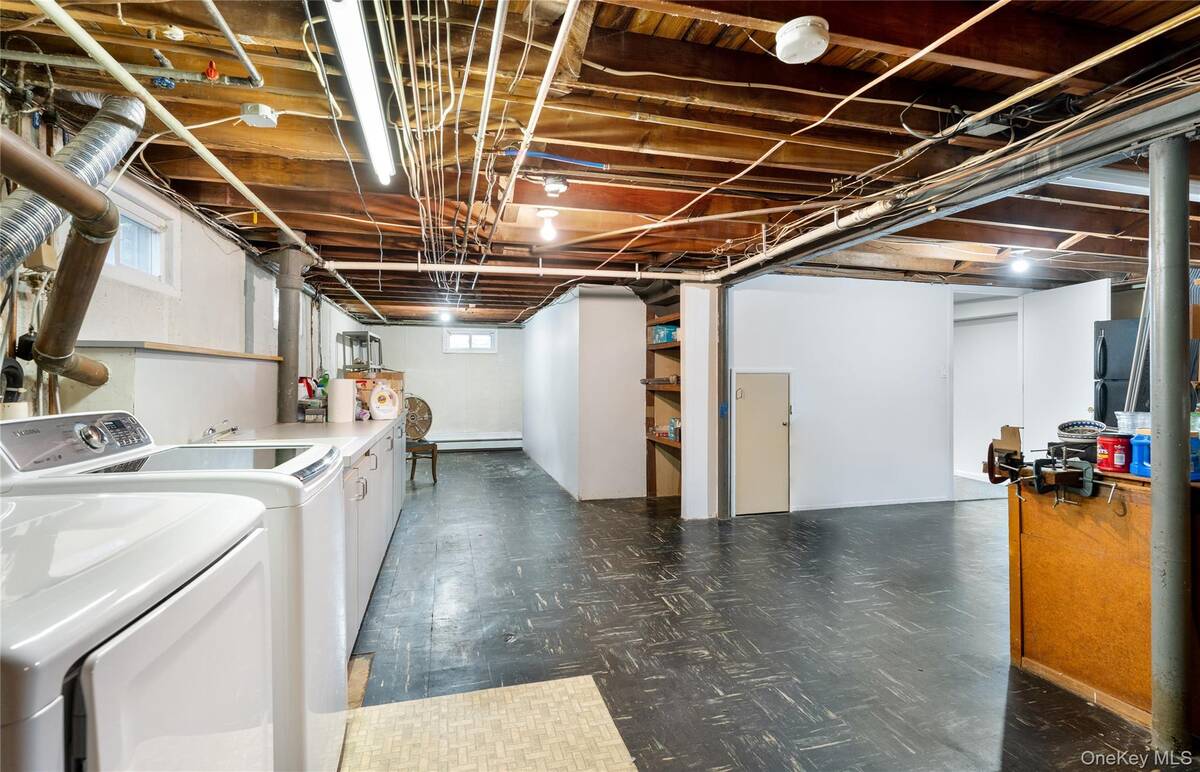 #22 photo, 9 Eaton Road, Syosset , NY 11791