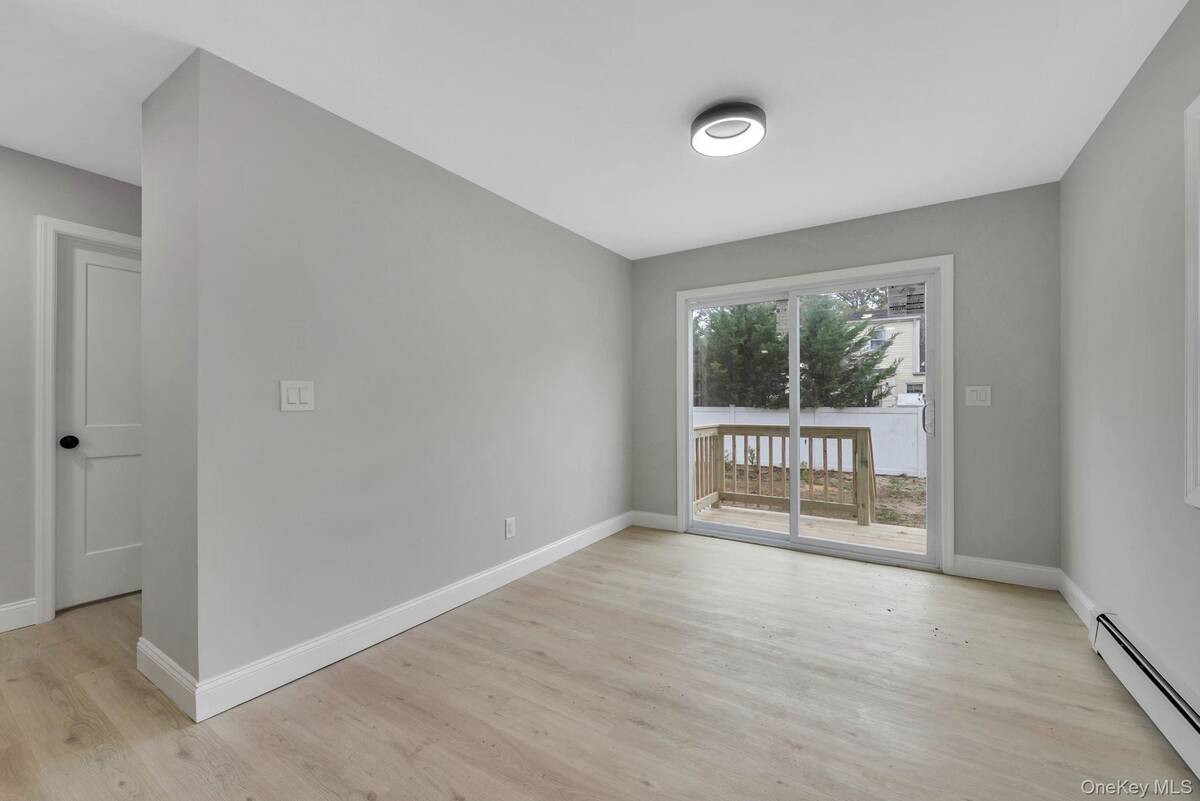 #11 photo, 1911 Carroll Avenue, Merrick , NY 11566