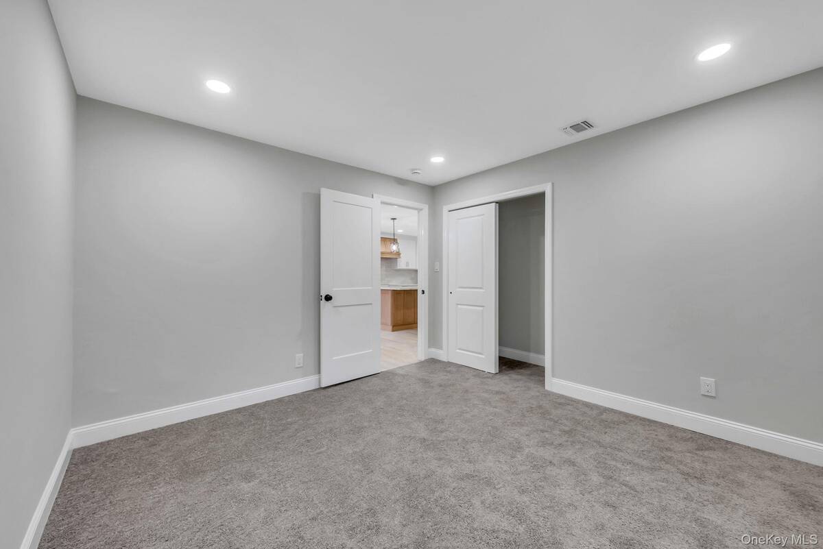 #14 photo, 1911 Carroll Avenue, Merrick , NY 11566