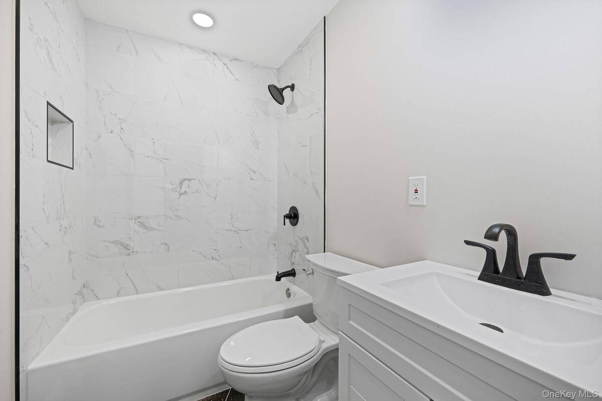 #17 photo, 1911 Carroll Avenue, Merrick , NY 11566