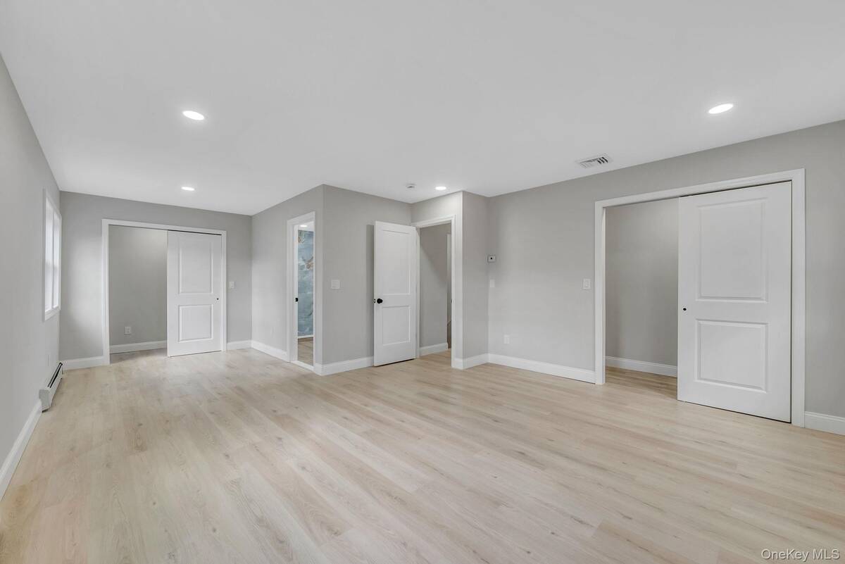 #20 photo, 1911 Carroll Avenue, Merrick , NY 11566