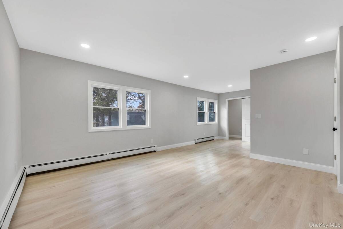 #21 photo, 1911 Carroll Avenue, Merrick , NY 11566