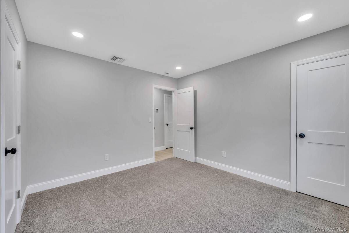 #24 photo, 1911 Carroll Avenue, Merrick , NY 11566