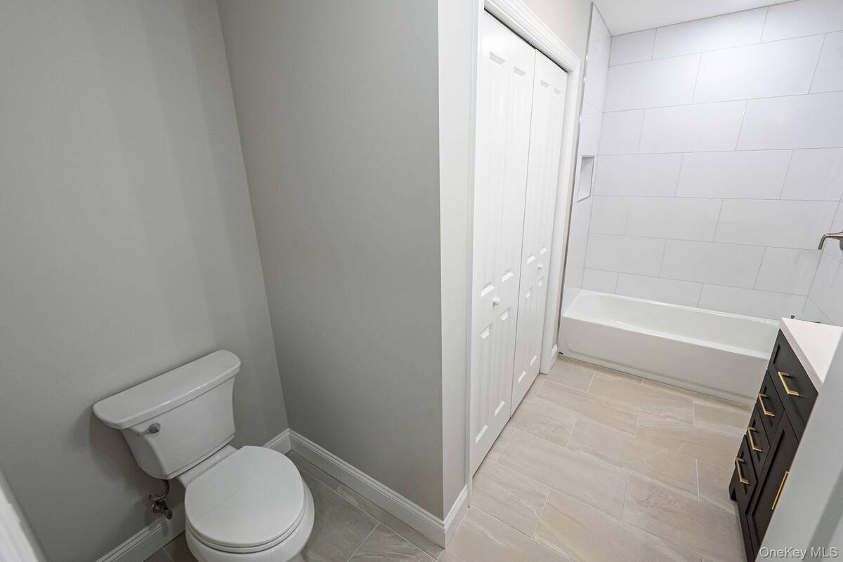 #28 photo, 1911 Carroll Avenue, Merrick , NY 11566