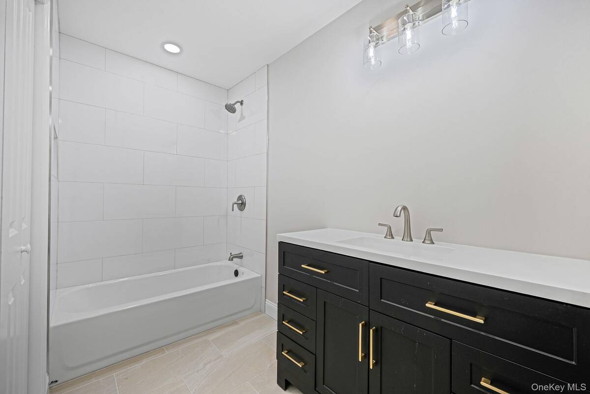 #29 photo, 1911 Carroll Avenue, Merrick , NY 11566