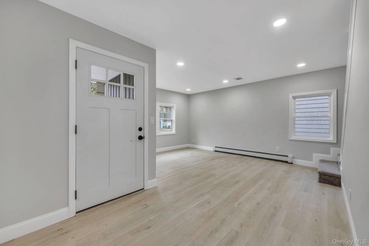 #3 photo, 1911 Carroll Avenue, Merrick , NY 11566