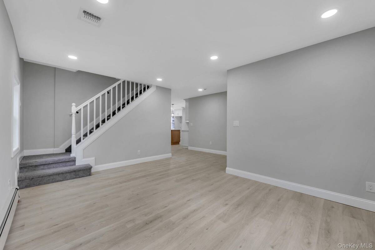 #4 photo, 1911 Carroll Avenue, Merrick , NY 11566