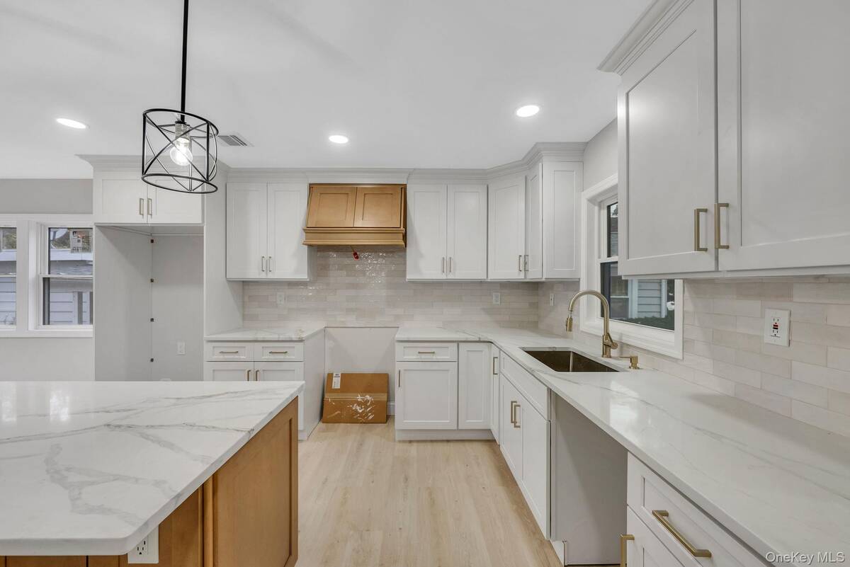 #5 photo, 1911 Carroll Avenue, Merrick , NY 11566