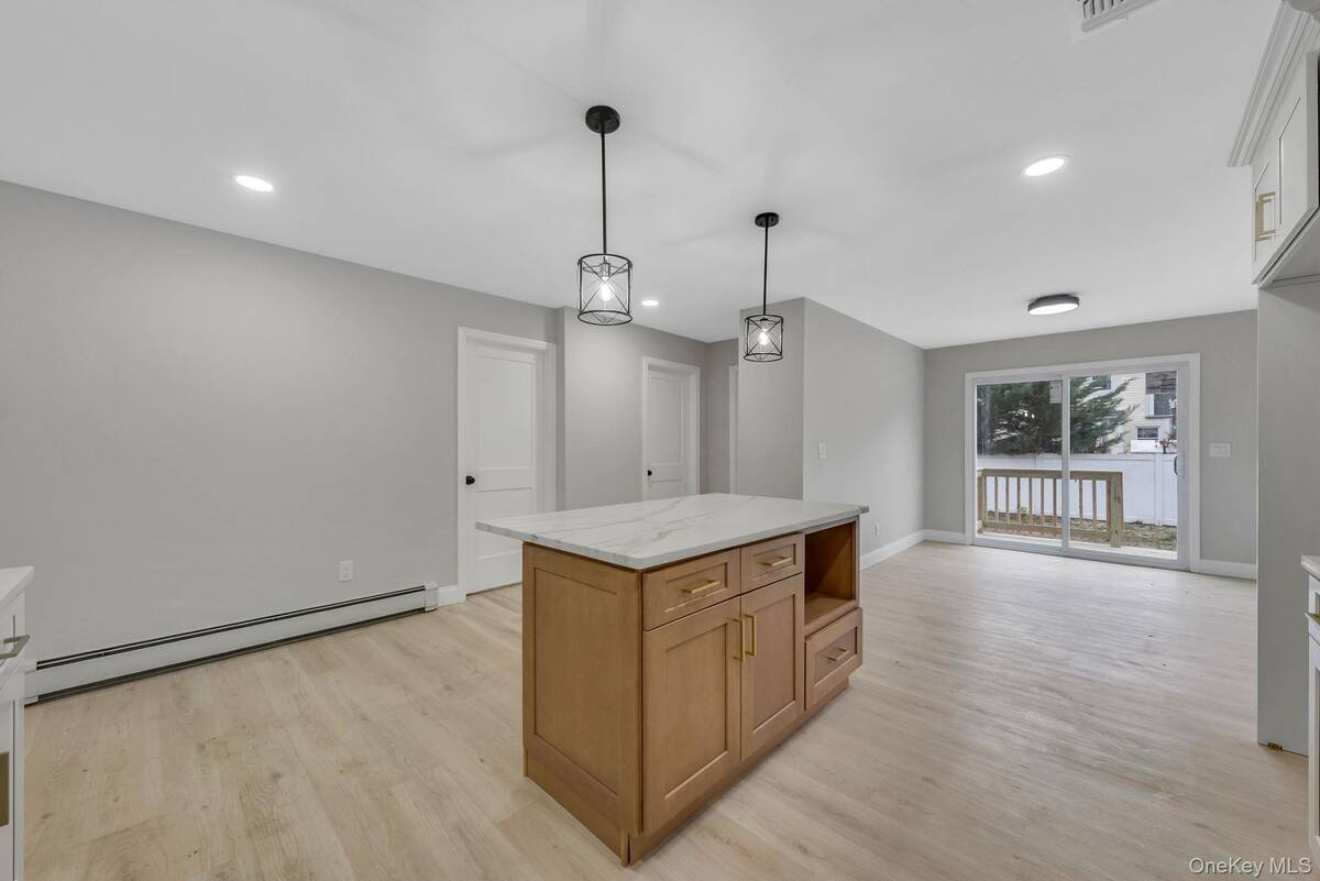 #6 photo, 1911 Carroll Avenue, Merrick , NY 11566