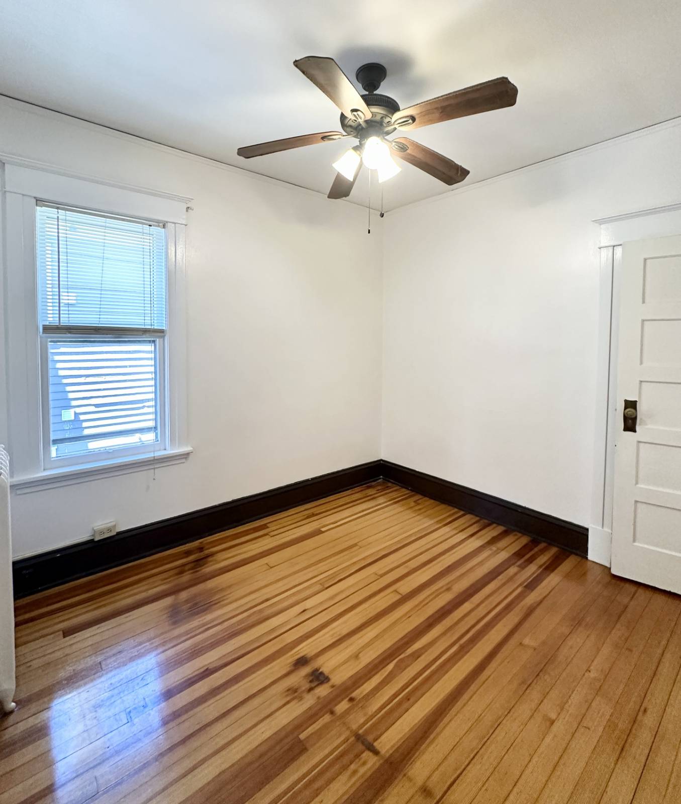 #13 photo, 423 Hamilton St, #Floor 2, Albany , NY 12203