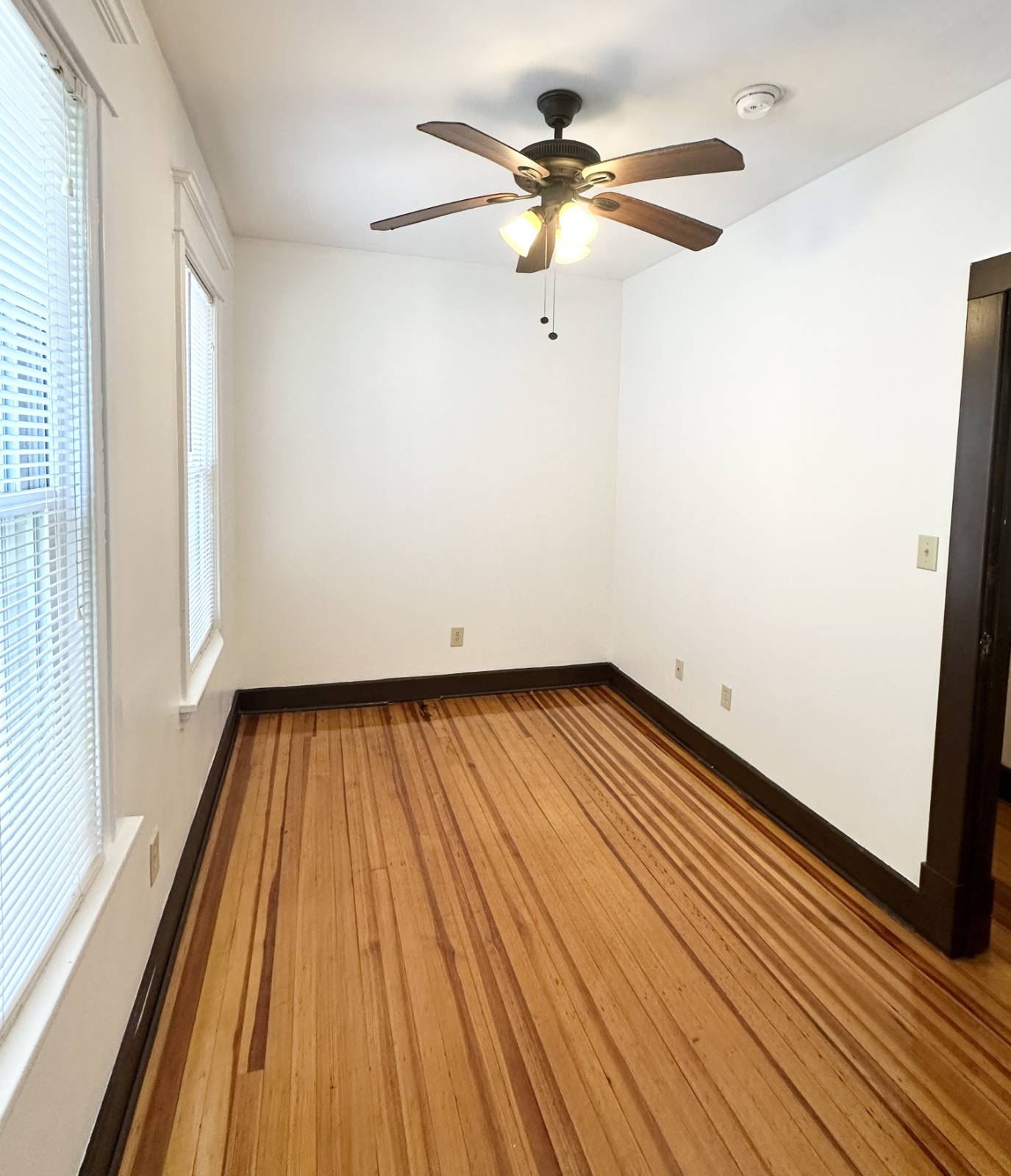 #17 photo, 423 Hamilton St, #Floor 2, Albany , NY 12203