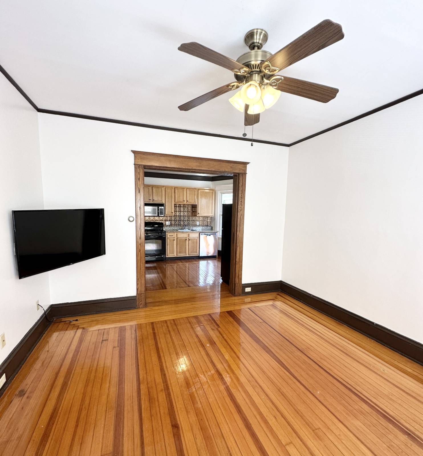 #7 photo, 423 Hamilton St, #Floor 2, Albany , NY 12203