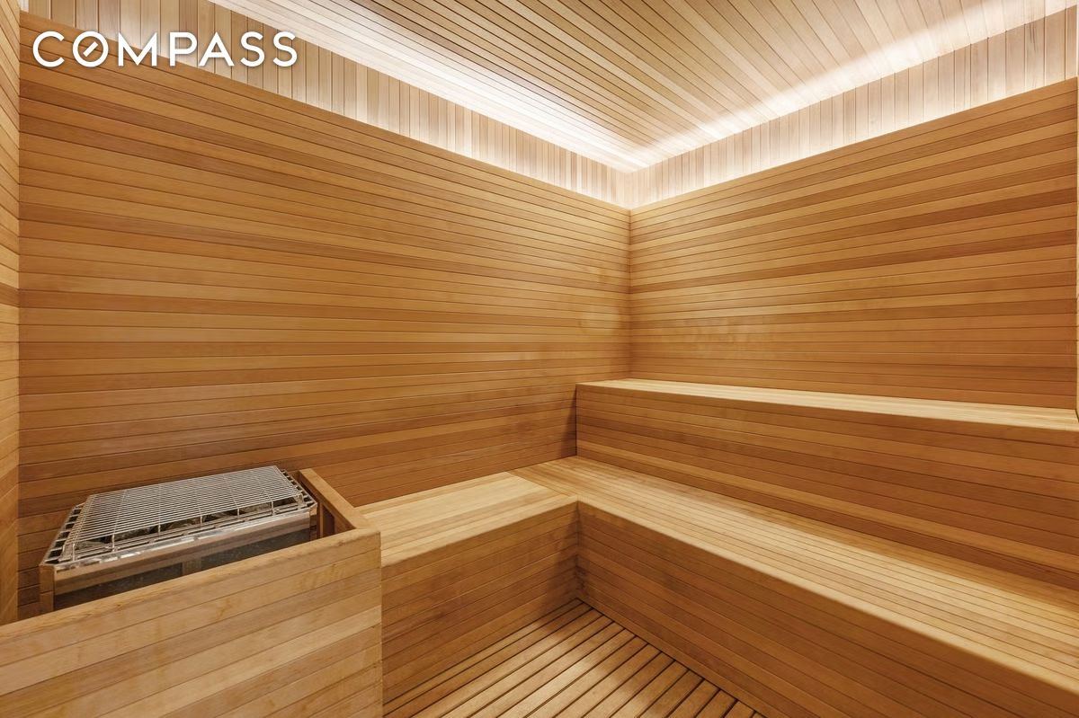 #18 photo, 301 E 50th Street, Midtown East , NY 10022