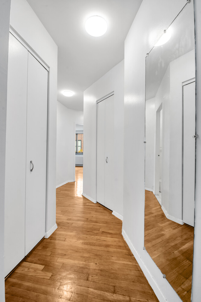 #7 photo, 414 W 54TH Street, Hells Kitchen , NY 10019