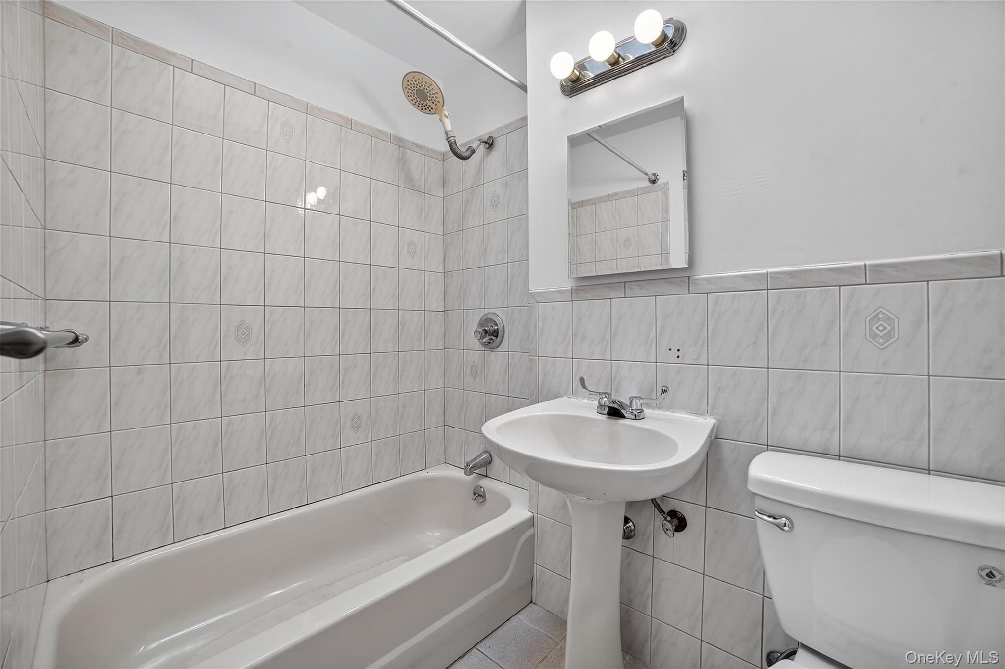 #18 photo, 223 1/2 Delano W Avenue, Yonkers , NY 10704