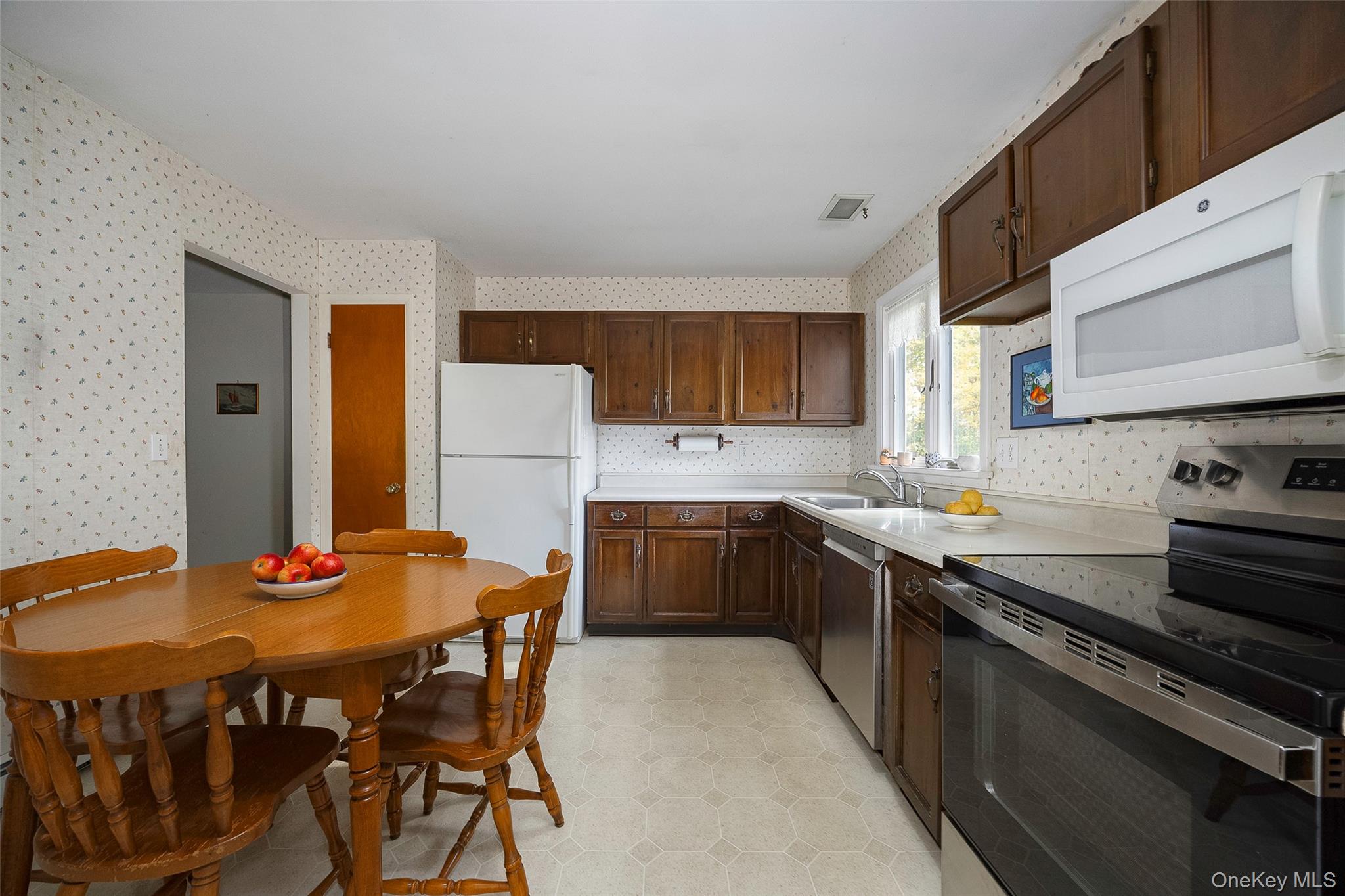 #9 photo, 15 Heather Court, Fishkill , NY 12524