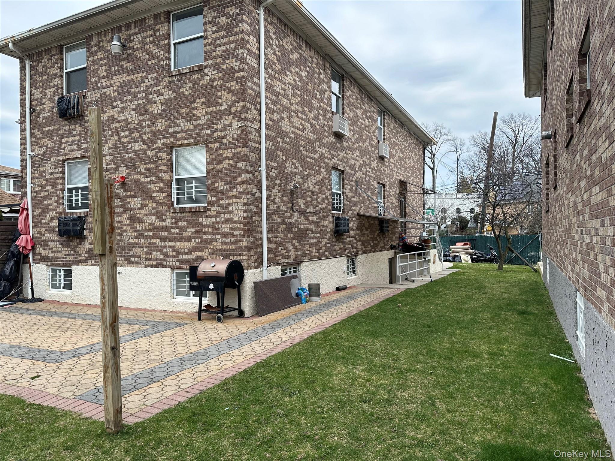 #2 photo, 83-14 Homelawn Street, Jamaica Hills , NY 11432