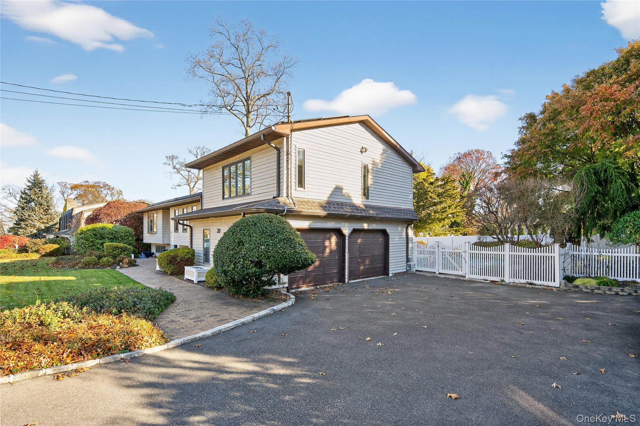 #19 photo, 21 Forest Road, Kings Park , NY 11754