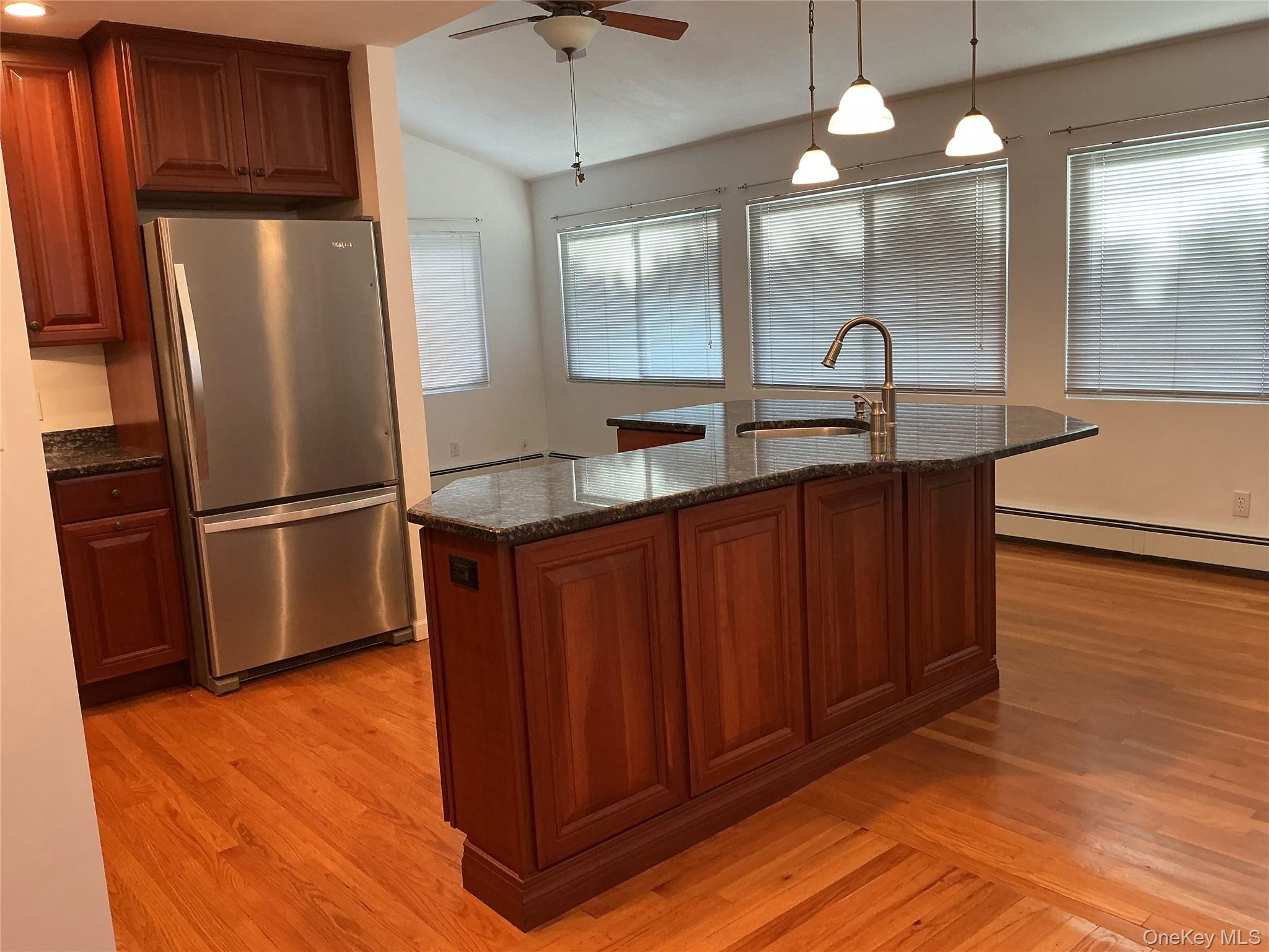 #4 photo, 4 Hitchcock Lane, Farmingdale , NY 11735