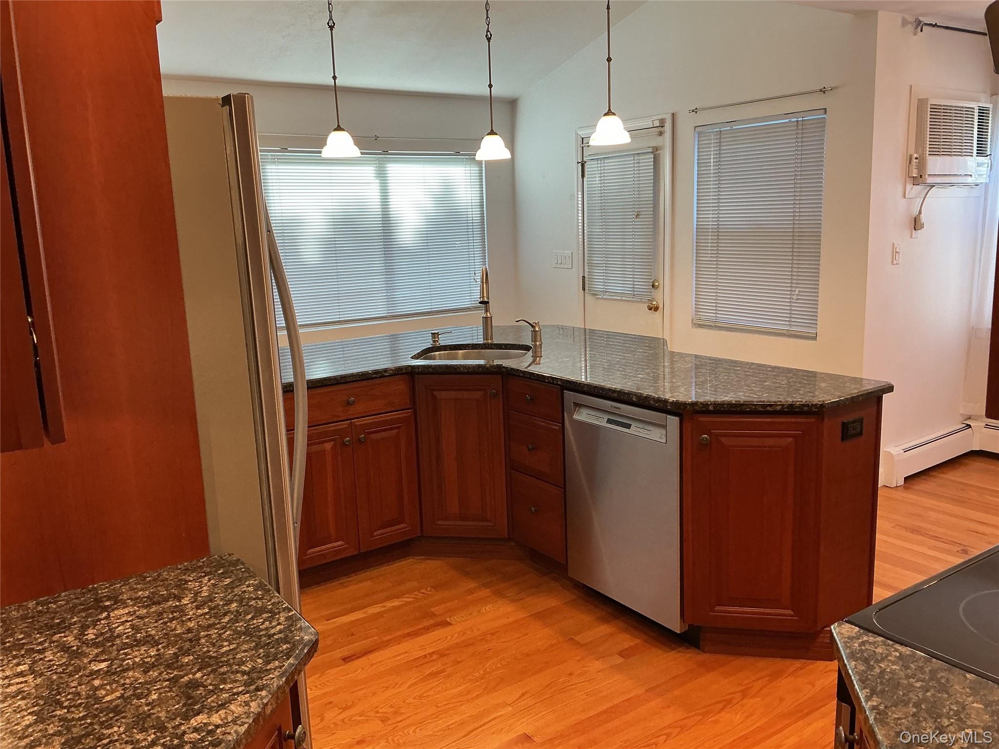 #7 photo, 4 Hitchcock Lane, Farmingdale , NY 11735