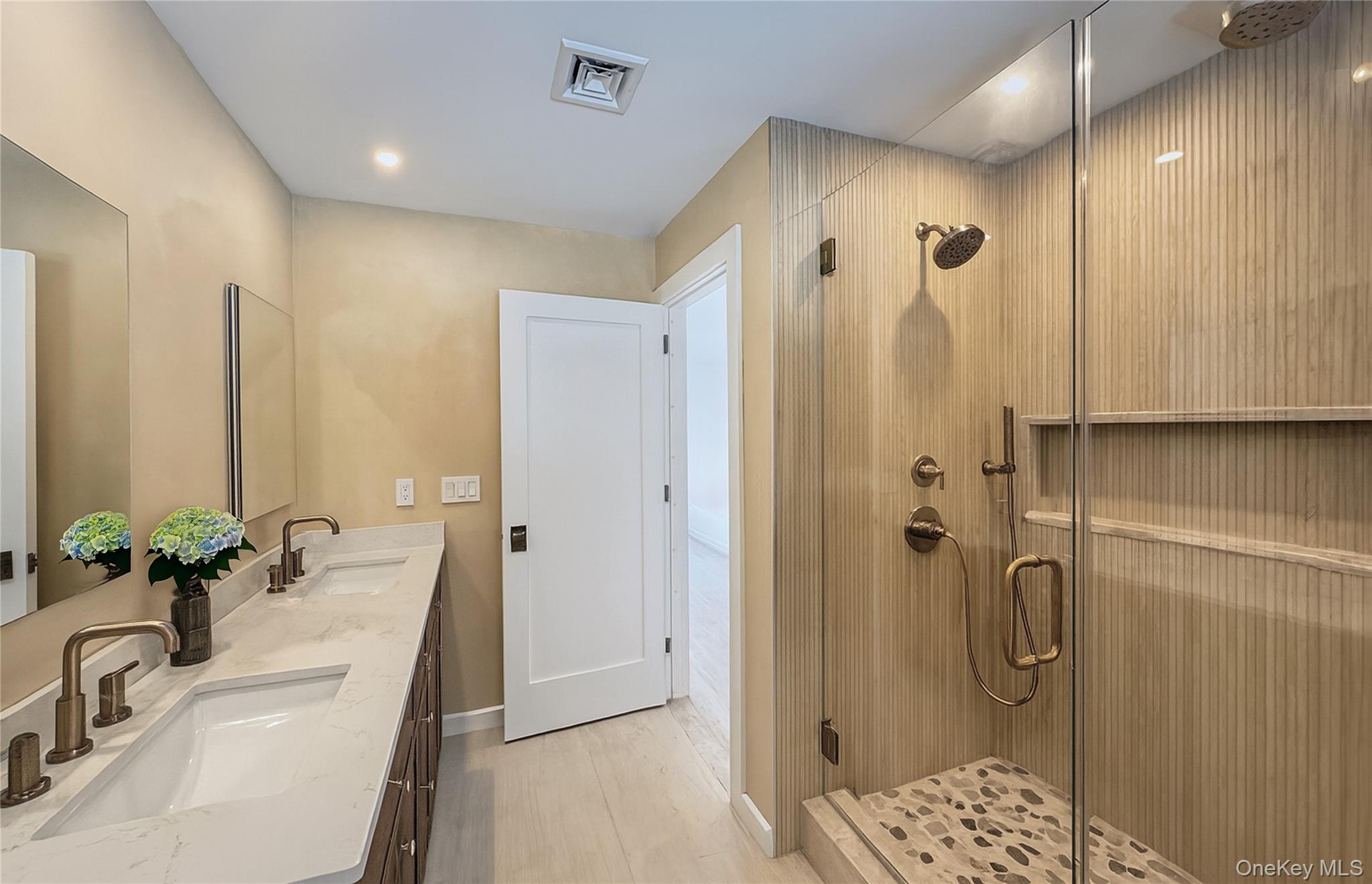 #10 photo, 4 Pine Tree Court, East Quogue , NY 11942