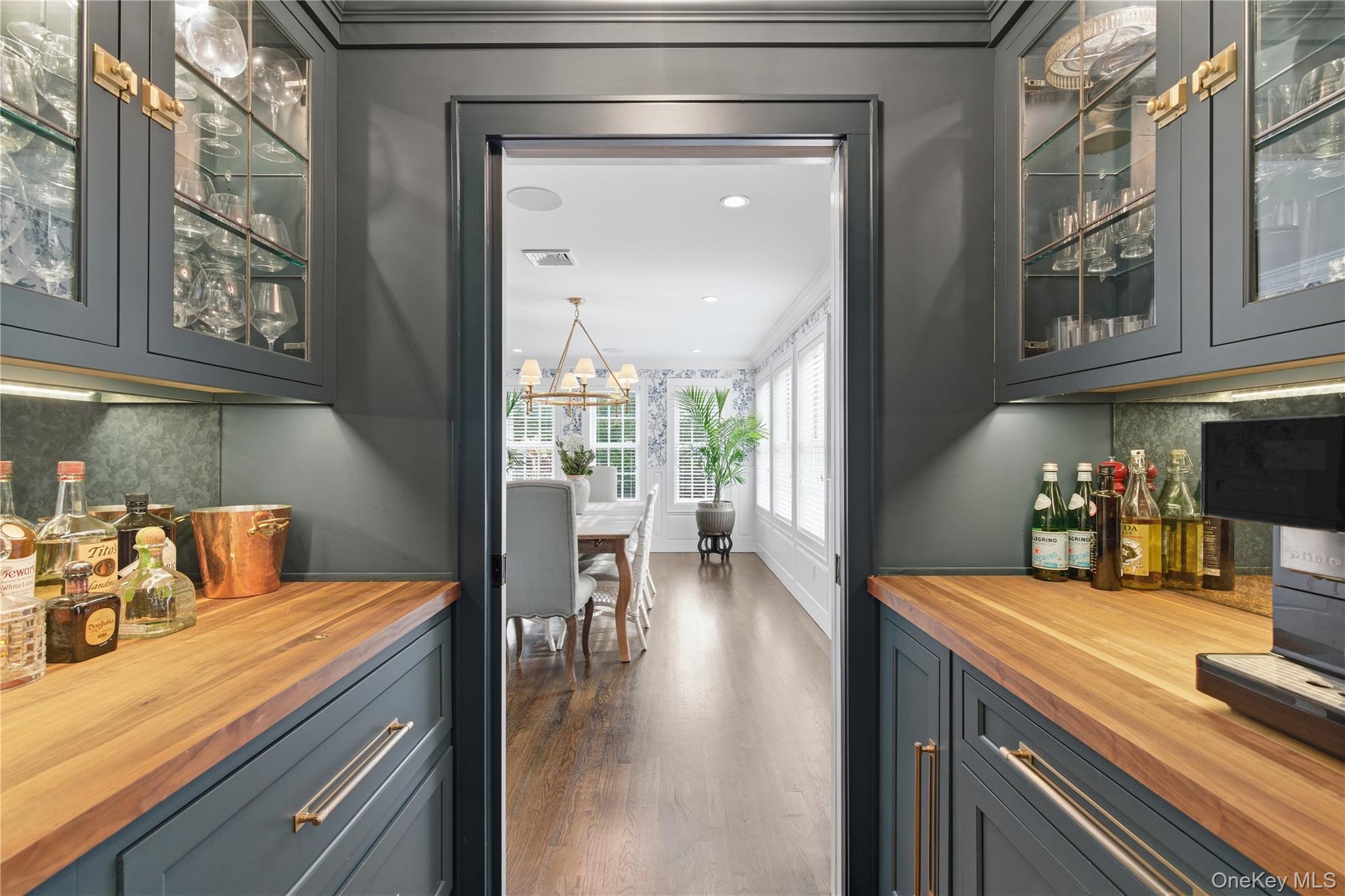 #9 photo, 3 Thorman Lane, Huntington , NY 11743