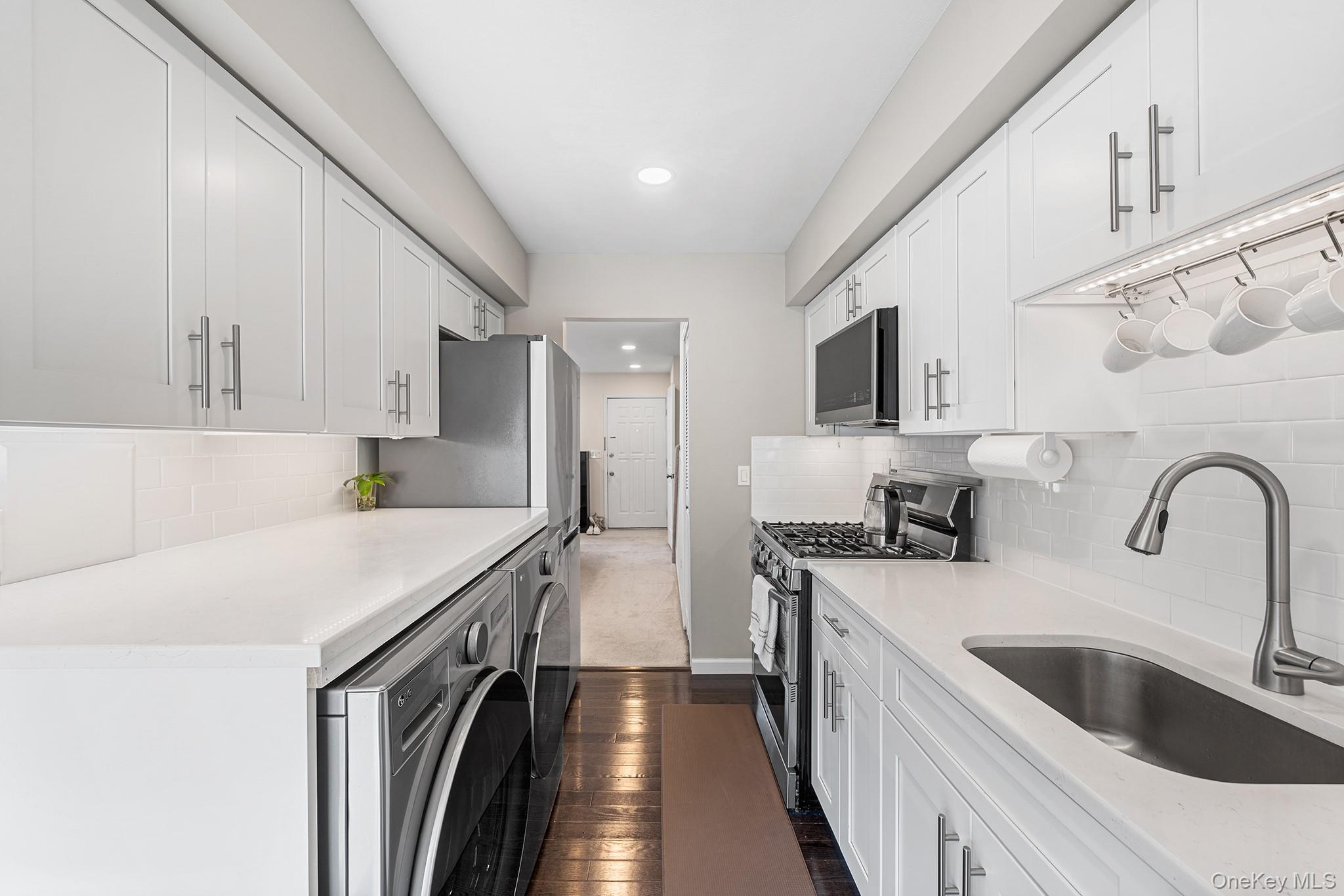 #10 photo, 28 Berry Court, Staten Island , NY 10309