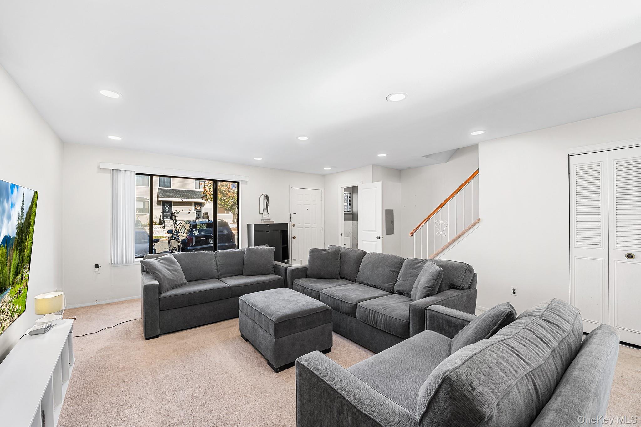 #6 photo, 28 Berry Court, Staten Island , NY 10309