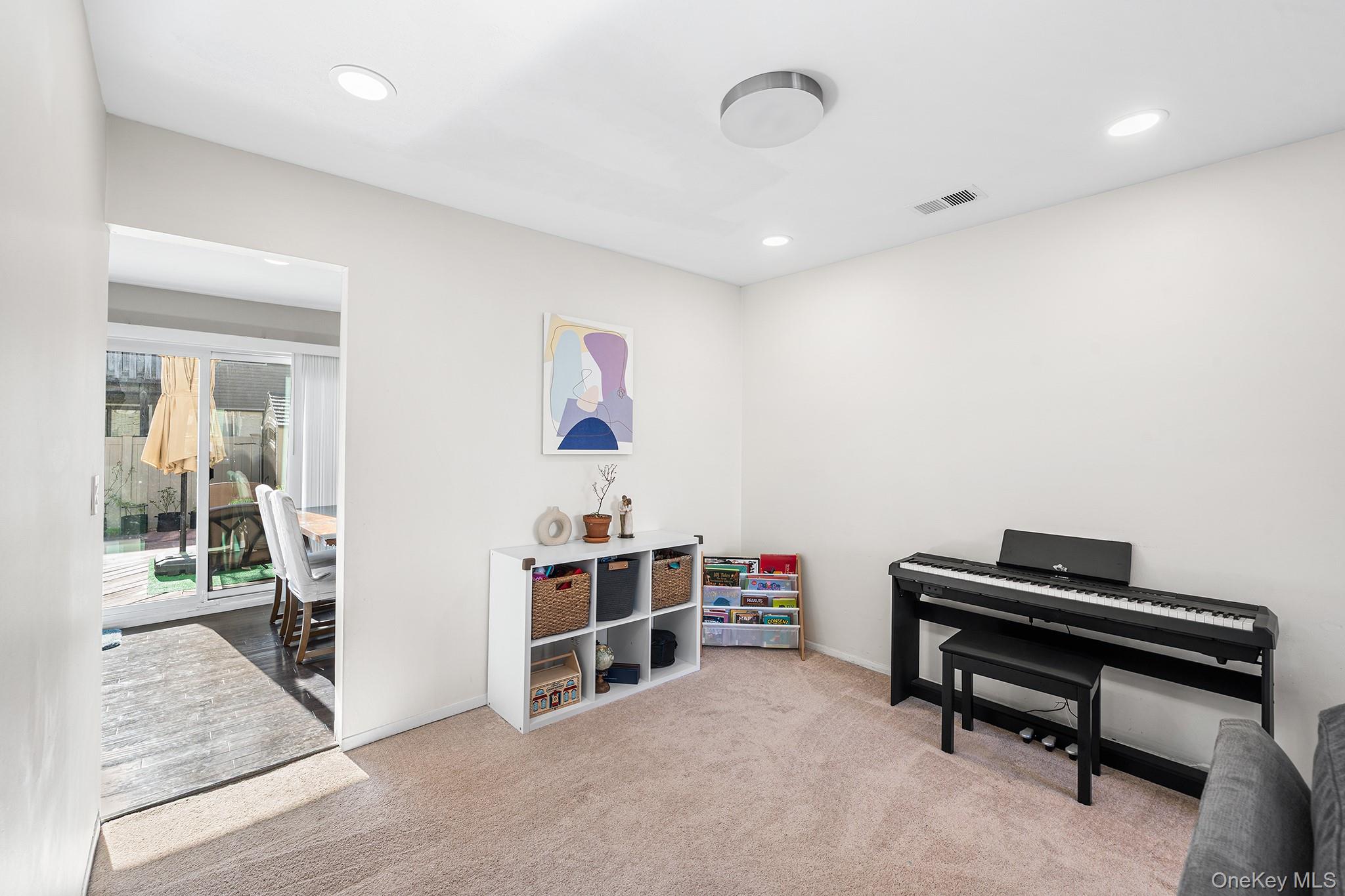 #7 photo, 28 Berry Court, Staten Island , NY 10309