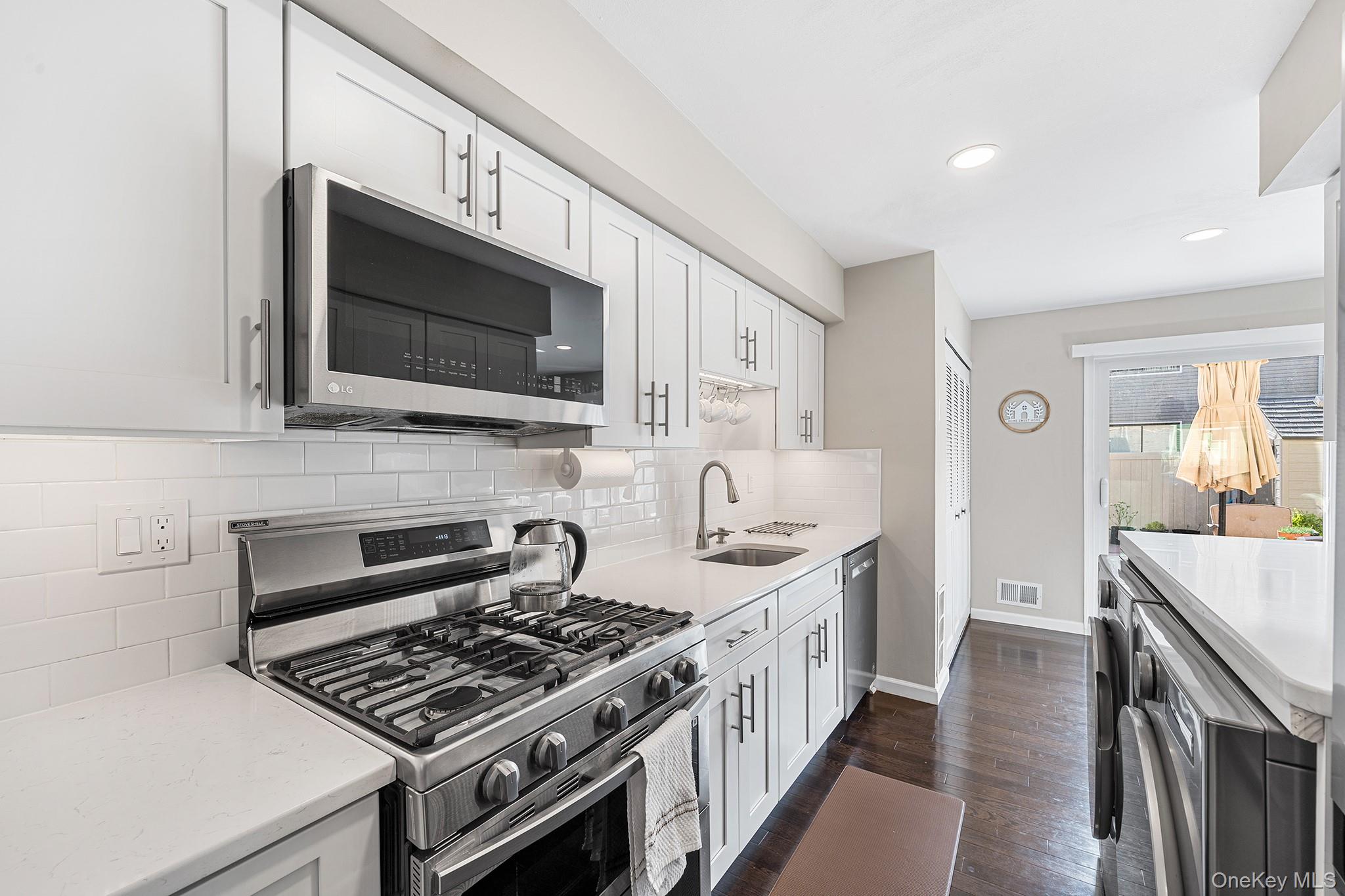 #9 photo, 28 Berry Court, Staten Island , NY 10309