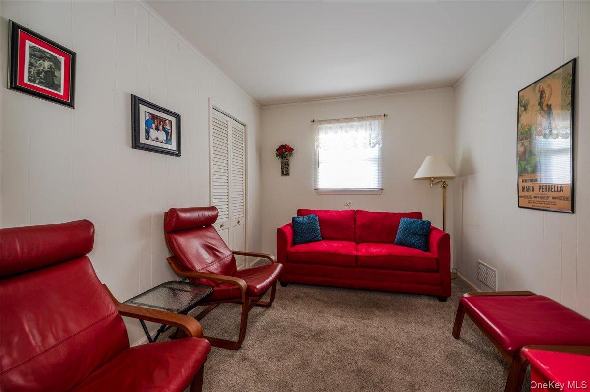 #11 photo, 580 Heathcliff Drive, Seaford , NY 11783