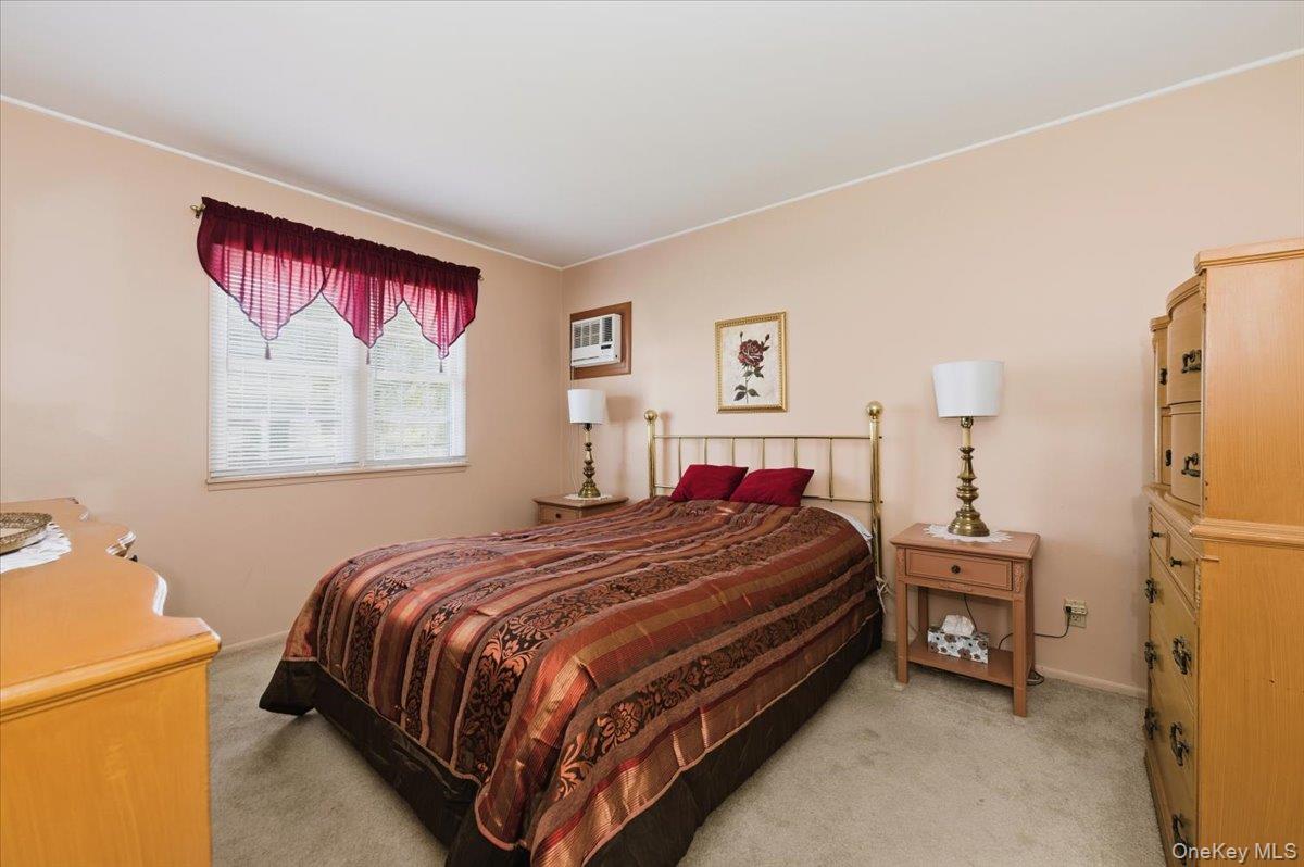 #12 photo, 580 Heathcliff Drive, Seaford , NY 11783